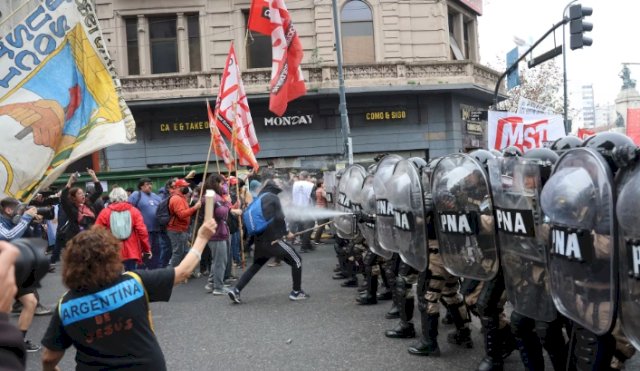REPRESION SENADO 