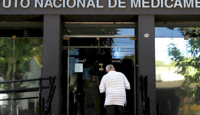 Prohíben la venta y consumo de una marca de caramelos líquidos de sandía