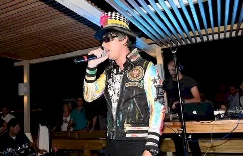 El DJ Maxi Trusso sufrió el robo de 13.000 dólares en su casa en un country